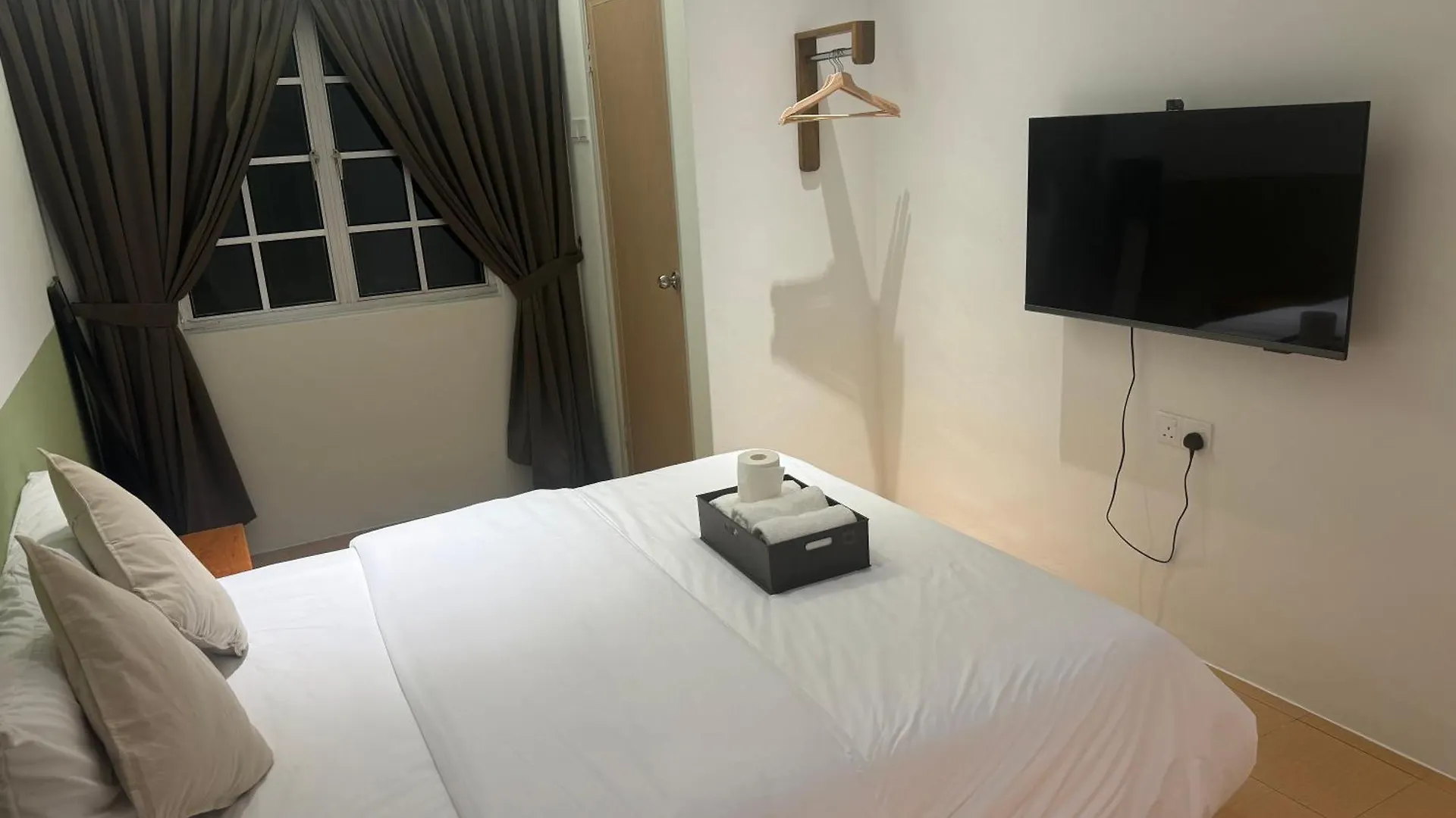 Jambul Villa 3-Storey Corner House 6Bed5Bathroom Bayan Lepas 0*,